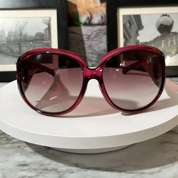 CHRISTIAN DIOR SUNGLASSES WITH LEATHER CASE. COMPS $325-$350. RESEARCH!!!! - Picture 1 of 16